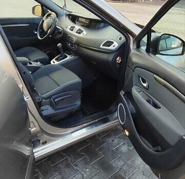 Рено Гранд Сценік 2009 у Полтаві на Automoto.ua Бежевий Рено Гранд Сценік, об'ємом двигуна 1.4 л та пробігом 157 тис. км за 6750 $, фото 8 на Automoto.ua
