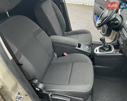 Бежевий Рено Гранд Сценік, об'ємом двигуна 1.4 л та пробігом 228 тис. км за 6200 $, фото 9 на Automoto.ua