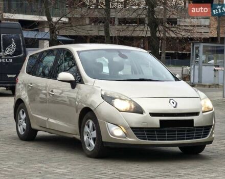 Бежевий Рено Гранд Сценік, об'ємом двигуна 1.46 л та пробігом 247 тис. км за 8200 $, фото 3 на Automoto.ua