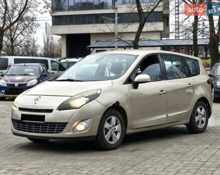 Бежевий Рено Гранд Сценік, об'ємом двигуна 1.46 л та пробігом 247 тис. км за 8200 $, фото 1 на Automoto.ua