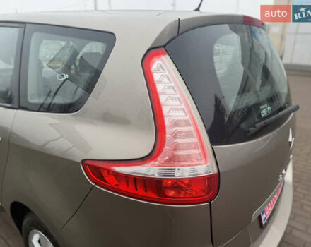 Бежевый Рено Гранд Сценик, объемом двигателя 1.6 л и пробегом 160 тыс. км за 6850 $, фото 17 на Automoto.ua