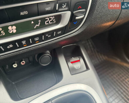 Бежевый Рено Гранд Сценик, объемом двигателя 1.6 л и пробегом 160 тыс. км за 6850 $, фото 31 на Automoto.ua