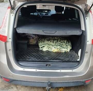 Бежевый Рено Гранд Сценик, объемом двигателя 1.9 л и пробегом 250 тыс. км за 6900 $, фото 17 на Automoto.ua