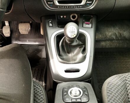 Бежевый Рено Гранд Сценик, объемом двигателя 1.5 л и пробегом 258 тыс. км за 6400 $, фото 7 на Automoto.ua