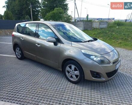 Бежевый Рено Гранд Сценик, объемом двигателя 0 л и пробегом 280 тыс. км за 6300 $, фото 28 на Automoto.ua