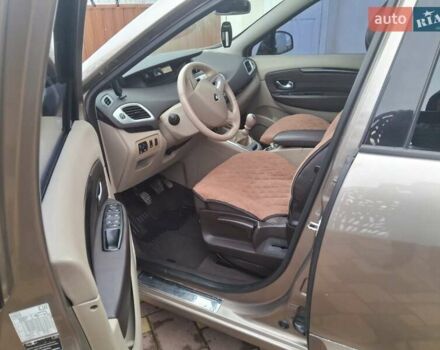 Бежевый Рено Гранд Сценик, объемом двигателя 1.87 л и пробегом 250 тыс. км за 7300 $, фото 16 на Automoto.ua