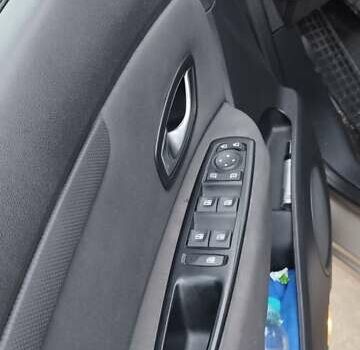 Бежевый Рено Гранд Сценик, объемом двигателя 1.9 л и пробегом 250 тыс. км за 6900 $, фото 12 на Automoto.ua