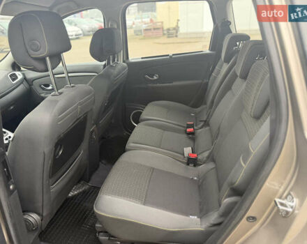 Бежевый Рено Гранд Сценик, объемом двигателя 1.6 л и пробегом 160 тыс. км за 6850 $, фото 36 на Automoto.ua