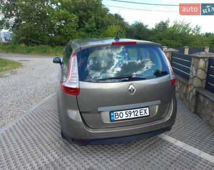 Бежевый Рено Гранд Сценик, объемом двигателя 0 л и пробегом 280 тыс. км за 6300 $, фото 26 на Automoto.ua