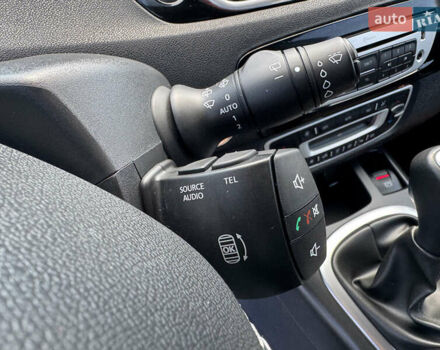 Бежевый Рено Гранд Сценик, объемом двигателя 2 л и пробегом 241 тыс. км за 13000 $, фото 41 на Automoto.ua