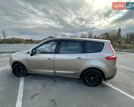 Бежевый Рено Гранд Сценик, объемом двигателя 1.46 л и пробегом 245 тыс. км за 8000 $, фото 3 на Automoto.ua