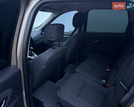 Бежевий Рено Гранд Сценік, об'ємом двигуна 1.46 л та пробігом 243 тис. км за 8990 $, фото 13 на Automoto.ua