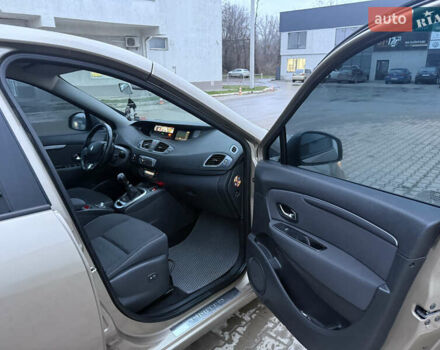 Бежевий Рено Гранд Сценік, об'ємом двигуна 1.46 л та пробігом 243 тис. км за 8990 $, фото 9 на Automoto.ua