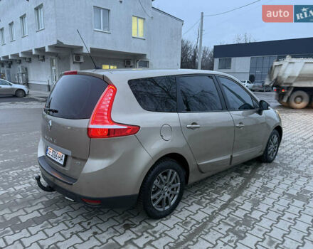 Бежевий Рено Гранд Сценік, об'ємом двигуна 1.46 л та пробігом 243 тис. км за 8990 $, фото 4 на Automoto.ua