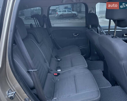 Бежевий Рено Гранд Сценік, об'ємом двигуна 1.46 л та пробігом 243 тис. км за 8990 $, фото 15 на Automoto.ua