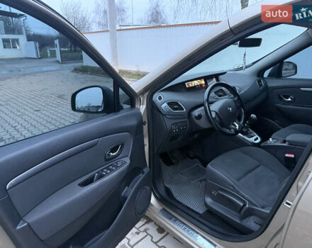 Бежевий Рено Гранд Сценік, об'ємом двигуна 1.46 л та пробігом 243 тис. км за 8990 $, фото 12 на Automoto.ua