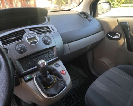 Бежевый Рено Гранд Сценик, объемом двигателя 2 л и пробегом 220 тыс. км за 4200 $, фото 5 на Automoto.ua