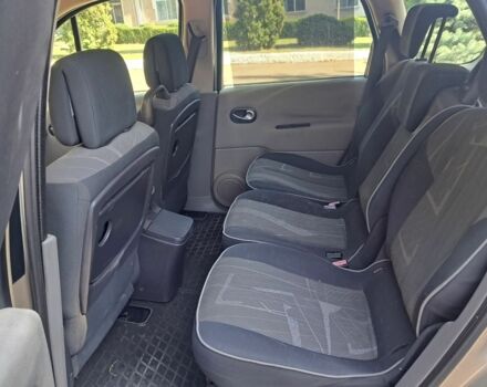 Бежевый Рено Гранд Сценик, объемом двигателя 2 л и пробегом 220 тыс. км за 4200 $, фото 7 на Automoto.ua