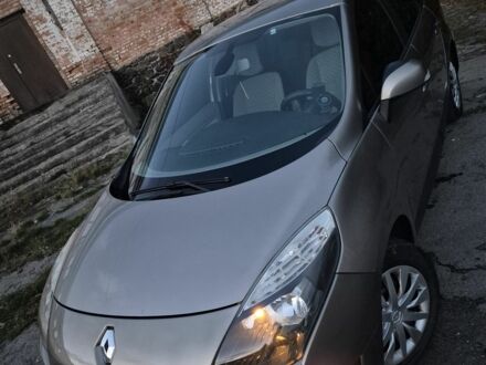 Бежевый Рено Гранд Сценик, объемом двигателя 1.9 л и пробегом 257 тыс. км за 5700 $, фото 1 на Automoto.ua