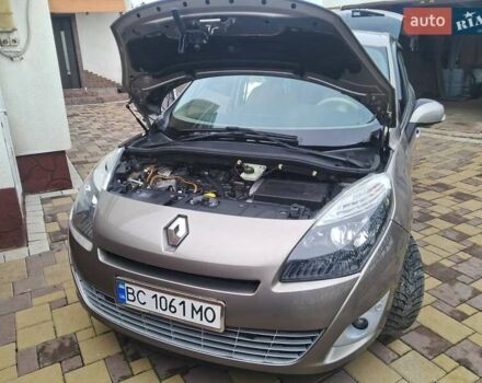 Бежевый Рено Гранд Сценик, объемом двигателя 1.87 л и пробегом 250 тыс. км за 7300 $, фото 1 на Automoto.ua