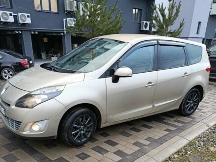 Бежевый Рено Гранд Сценик, объемом двигателя 1.4 л и пробегом 290 тыс. км за 5999 $, фото 1 на Automoto.ua