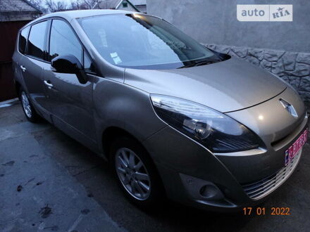 Рено Гранд Сценик 2011 в Днепре (Днепропетровске) на Automoto.ua Бежевый Рено Гранд Сценик, объемом двигателя 0 л и пробегом 241 тыс. км за 8900 $, фото 1 на Automoto.ua