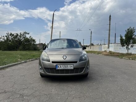 Рено Гранд Сценик 2011 в Ирпене на Automoto.ua Бежевый Рено Гранд Сценик, объемом двигателя 1.5 л и пробегом 370 тыс. км за 6000 $, фото 1 на Automoto.ua