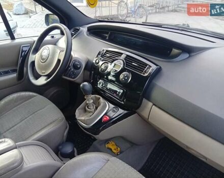 Черный Рено Гранд Сценик, объемом двигателя 1.9 л и пробегом 290 тыс. км за 3850 $, фото 5 на Automoto.ua