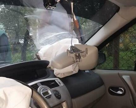 Рено Гранд Сценік 2004 у Сколе на Automoto.ua Чорний Рено Гранд Сценік, об'ємом двигуна 1.6 л та пробігом 275 тис. км за 2000 $, фото 1 на Automoto.ua