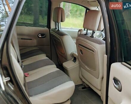 Черный Рено Гранд Сценик, объемом двигателя 1.6 л и пробегом 288 тыс. км за 4500 $, фото 11 на Automoto.ua