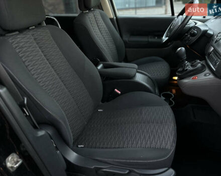 Черный Рено Гранд Сценик, объемом двигателя 2 л и пробегом 211 тыс. км за 5600 $, фото 42 на Automoto.ua