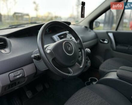 Черный Рено Гранд Сценик, объемом двигателя 2 л и пробегом 211 тыс. км за 5600 $, фото 20 на Automoto.ua