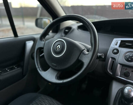 Черный Рено Гранд Сценик, объемом двигателя 2 л и пробегом 211 тыс. км за 5600 $, фото 45 на Automoto.ua