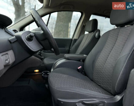 Черный Рено Гранд Сценик, объемом двигателя 2 л и пробегом 211 тыс. км за 5600 $, фото 21 на Automoto.ua