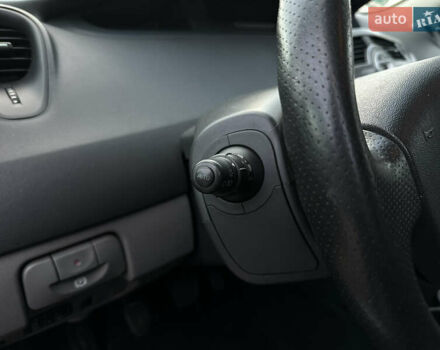 Черный Рено Гранд Сценик, объемом двигателя 2 л и пробегом 211 тыс. км за 5600 $, фото 24 на Automoto.ua