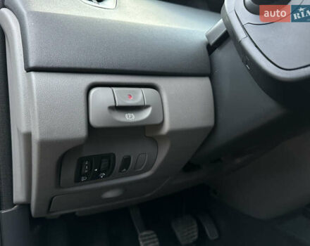 Черный Рено Гранд Сценик, объемом двигателя 2 л и пробегом 211 тыс. км за 5600 $, фото 23 на Automoto.ua