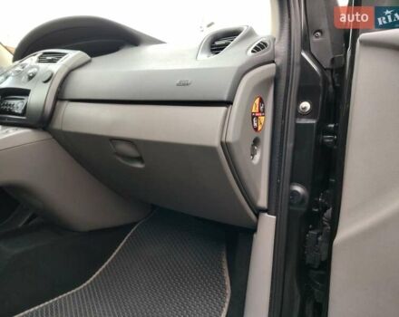 Чорний Рено Гранд Сценік, об'ємом двигуна 1.6 л та пробігом 240 тис. км за 5350 $, фото 94 на Automoto.ua