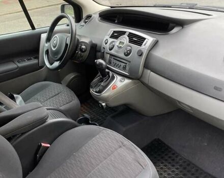 Чорний Рено Гранд Сценік, об'ємом двигуна 2 л та пробігом 208 тис. км за 5250 $, фото 18 на Automoto.ua