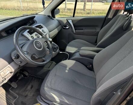 Черный Рено Гранд Сценик, объемом двигателя 2 л и пробегом 250 тыс. км за 5600 $, фото 5 на Automoto.ua