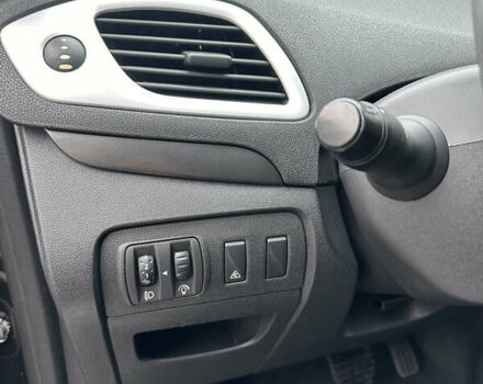 Чорний Рено Гранд Сценік, об'ємом двигуна 2 л та пробігом 197 тис. км за 6800 $, фото 25 на Automoto.ua