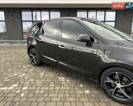 Черный Рено Гранд Сценик, объемом двигателя 2 л и пробегом 380 тыс. км за 7300 $, фото 9 на Automoto.ua