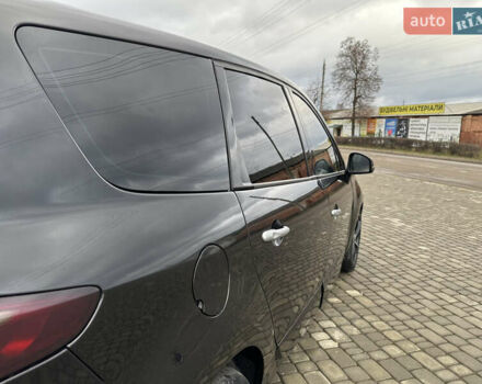 Черный Рено Гранд Сценик, объемом двигателя 2 л и пробегом 380 тыс. км за 7300 $, фото 12 на Automoto.ua