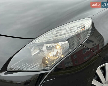 Черный Рено Гранд Сценик, объемом двигателя 1.9 л и пробегом 253 тыс. км за 7999 $, фото 2 на Automoto.ua