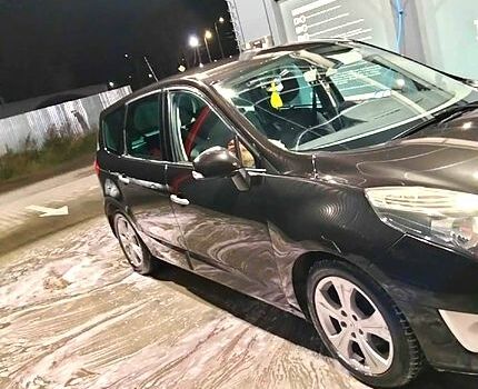 Черный Рено Гранд Сценик, объемом двигателя 1.9 л и пробегом 220 тыс. км за 7800 $, фото 1 на Automoto.ua