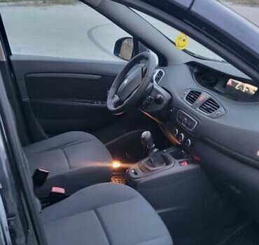 Черный Рено Гранд Сценик, объемом двигателя 1.6 л и пробегом 200 тыс. км за 8350 $, фото 25 на Automoto.ua