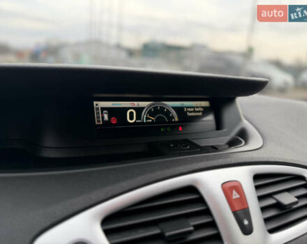 Черный Рено Гранд Сценик, объемом двигателя 1.5 л и пробегом 270 тыс. км за 6250 $, фото 26 на Automoto.ua