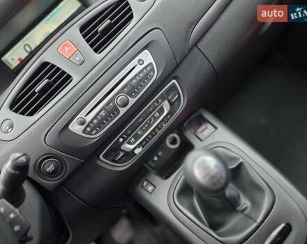 Черный Рено Гранд Сценик, объемом двигателя 1.4 л и пробегом 220 тыс. км за 5999 $, фото 40 на Automoto.ua