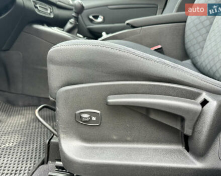 Черный Рено Гранд Сценик, объемом двигателя 1.9 л и пробегом 253 тыс. км за 7999 $, фото 60 на Automoto.ua