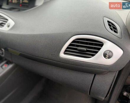 Черный Рено Гранд Сценик, объемом двигателя 1.5 л и пробегом 270 тыс. км за 6250 $, фото 44 на Automoto.ua
