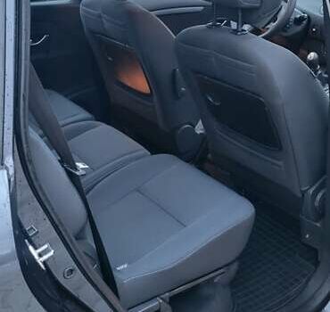 Черный Рено Гранд Сценик, объемом двигателя 1.6 л и пробегом 200 тыс. км за 8350 $, фото 22 на Automoto.ua